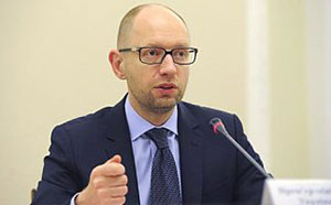Арсеній Яценюк: Органи місцевої влади повинні забезпечити пільговий проїзд громадян. Уряд виділив на це 1,9 млрд. грн. 