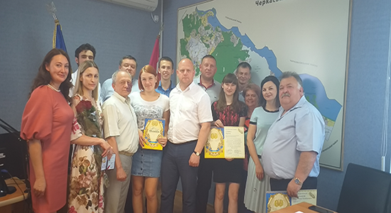Обдаровану молодь відзначили на засіданні круглого столу з нагоди Дня Конституції України та Дня молоді