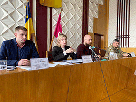 Нарада у військовій адміністрації 