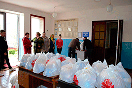 Вручення гуманітарних пакетів від «Карітас-Спес Україна»
